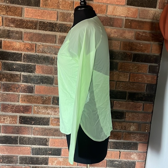 Women's Light Green Long Sleeve Athleta Top - Picture 2 of 6